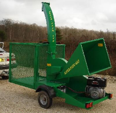 Autonomous SUPER-PAIN 450 chipper with additional box to stock chipped material