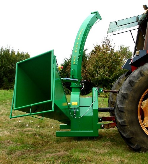 SUPER-PAIN 600 chipper on tractor, without bough-dragger