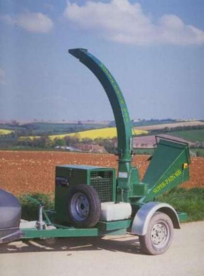 Autonomous SUPER-PAIN 600 chipper on road trailer