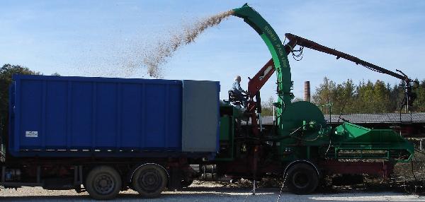 Autonomous SUPER-PAIN 1700 chipper on truck frame.