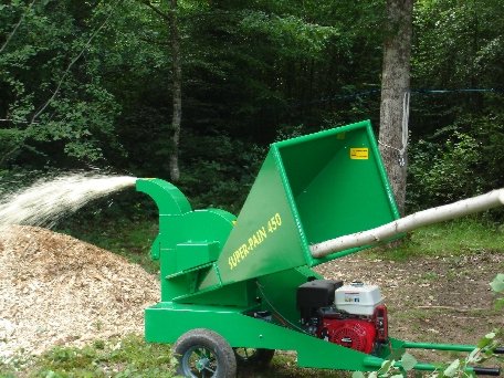 Broyeur Super-Pain 450 moteur thermique sur brouette sans goulotte d'élévation, vue de trois quarts arrière