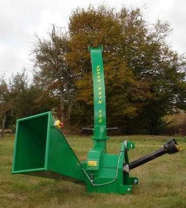 Broyeur de branches SUPER-PAIN 450 adapté sur trois-point tracteur